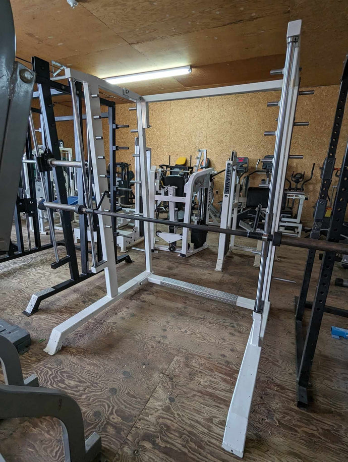 Smith machine commercial blanche